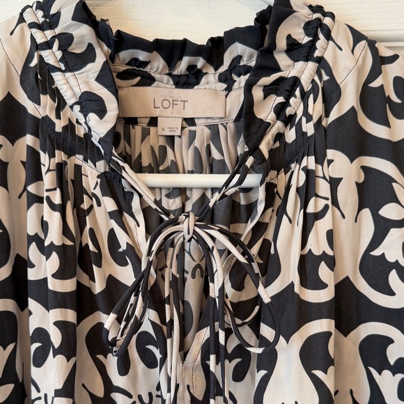 LOFT Charcoal and Cream Patterned Sleeveless Top - Picture 3 of 8